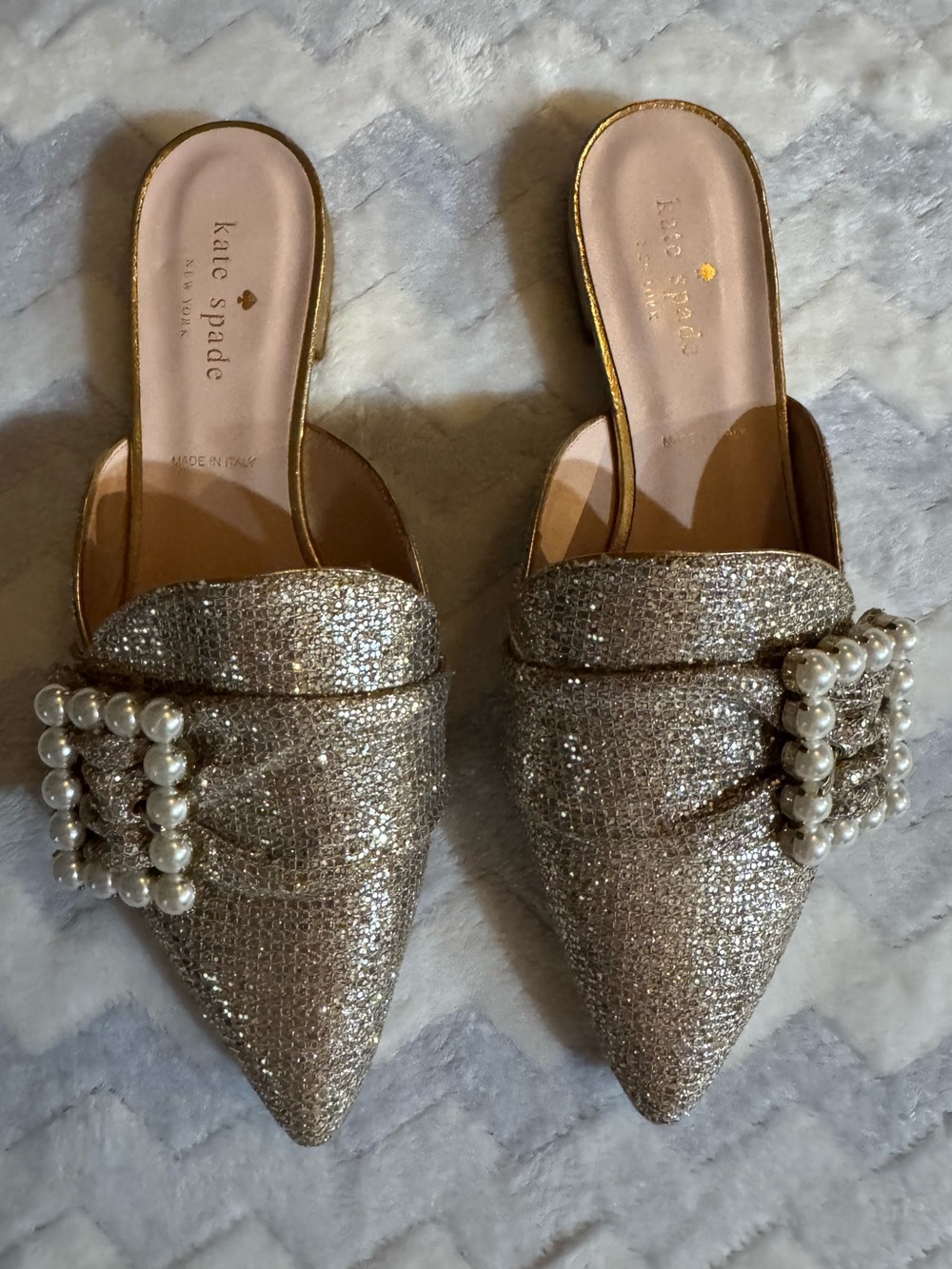 kate spade Glitter Pearl-Buckle Pointed-Toe Mules in Gold Flats Like New size 7